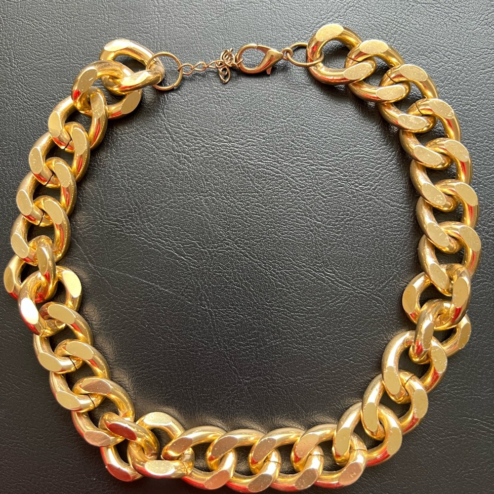 Gold chain necklace